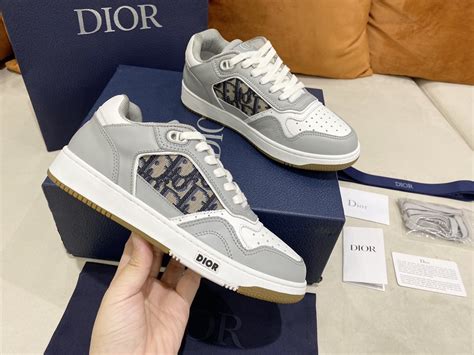 dior b27 low top sneaker.